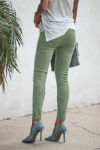 Load image into Gallery viewer, Olivia Cropped Motto Jeggings
